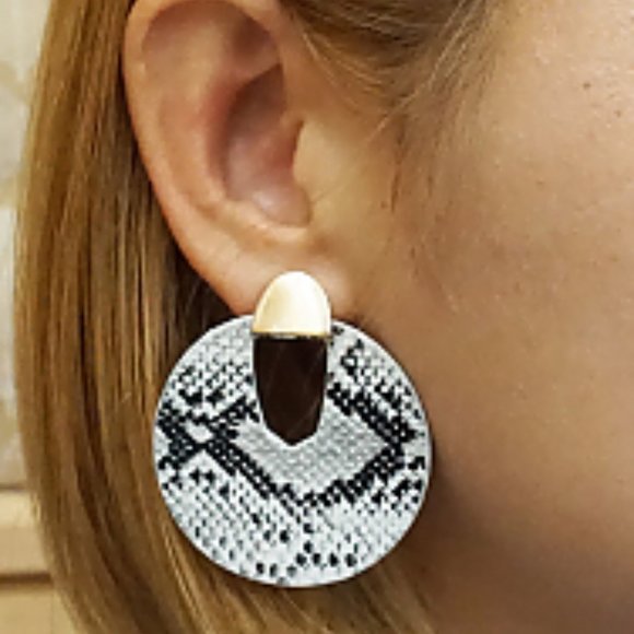 One Blessed Nana Jewelry - NWT *BOUTIQUE*  SNAKE SKIN FASHION EARRINGS